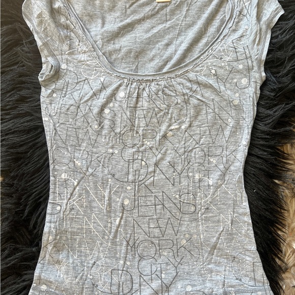 DKNY Jeans Women’s Silver Logo Print Dive Grey Cap Sleeve Tissue Tee! SO Soft!!